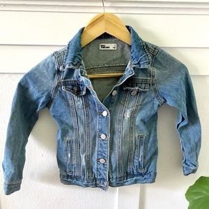 Little Girl’s Distressed Denim Jacket   5/$25🛍